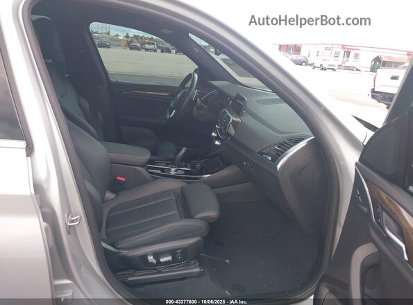 5UXTY5C05M9E67223 2021 BMW X3 Silver წინა სალონის ხედი