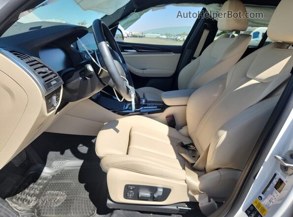 5UXTY5C09M9E48559 2021 BMW X3 White Vista interior delantera