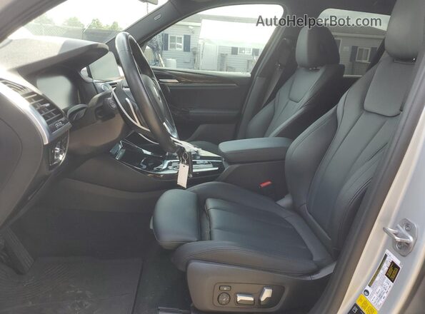 5UXTY5C09M9F99482 2021 BMW X3 Silver Vista interior delantera
