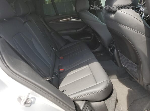 5UXTY5C09M9F99482 2021 BMW X3 Silver Vista interior trasera