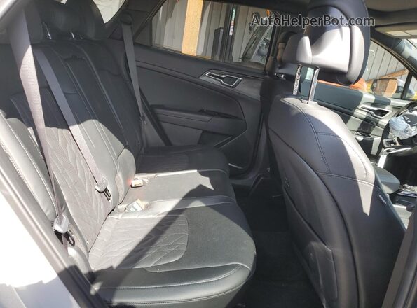 5XYK6CDF4RG223821 2024 KIA SPORTAGE Gray Widok wnętrza z tyłu