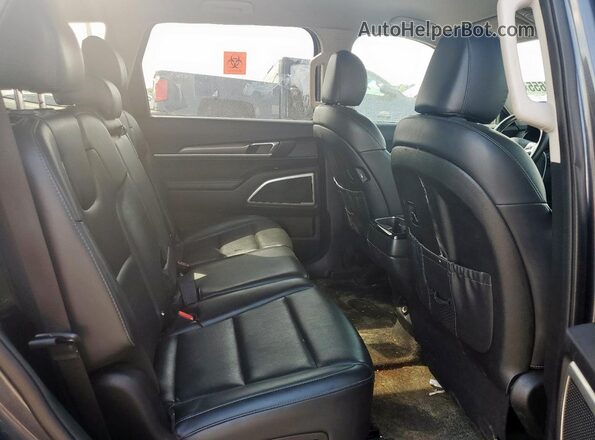 5XYP24HC3LG077765 2020 KIA TELLURIDE Gray Rear interior view