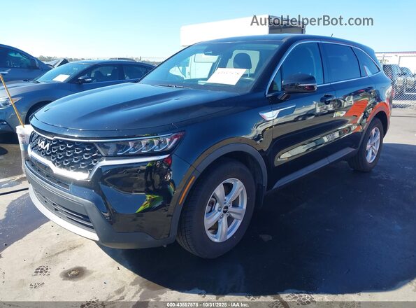 5XYRG4LC0NG139028 2022 KIA SORENTO Черный Передняя левая четверть