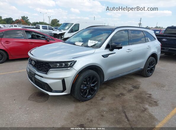 5XYRK4LF1MG044467 2021 KIA SORENTO Silver Առջևի ձախ երեք քառորդ տեսարան