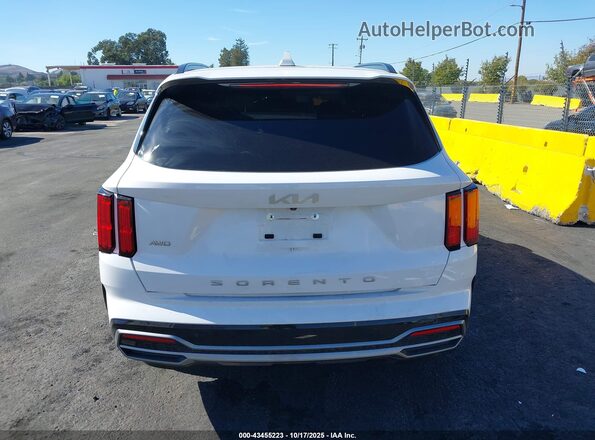5XYRKDLF2NG081576 2022 KIA SORENTO White 