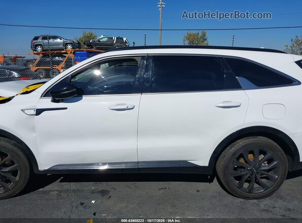 5XYRKDLF2NG081576 2022 KIA SORENTO White 