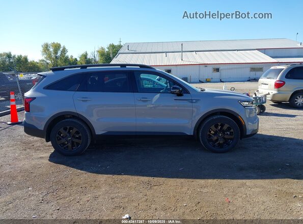 5XYRLDLC7NG127244 2022 KIA SORENTO Silver Սալոնի հետևի տեսք