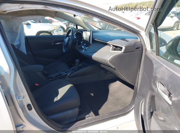 5YFEPMAE2MP180774 2021 TOYOTA LL Silver Вид салону спереду