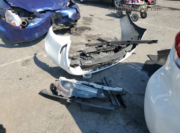 5YFEPRAE9LP084300 2020 TOYOTA LL White Vista del compartimento del motor