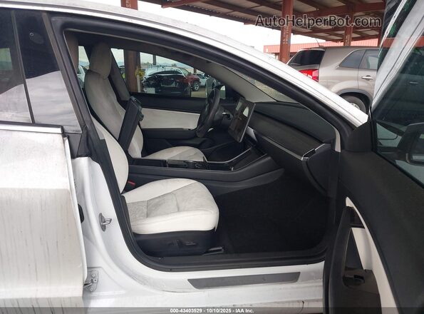 5YJ3E1EB1LF712697 2020 TESLA MODEL 3 White Front interior view