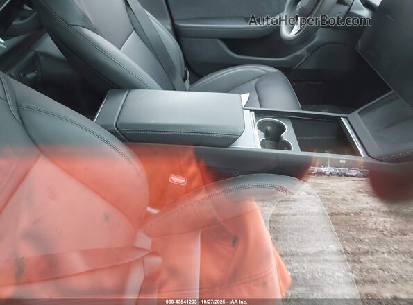 5YJ3E1EB1SF888373 2025 TESLA MODEL 3 Black Widok wnętrza z przodu