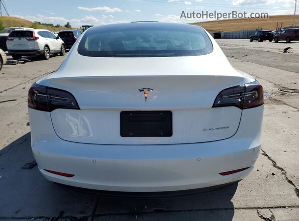 5YJ3E1EB3LF619647 2020 TESLA MODEL White Widok z tyłu
