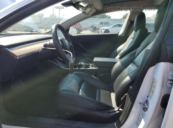 5YJ3E1EB3LF619647 2020 TESLA MODEL White Widok wnętrza z przodu