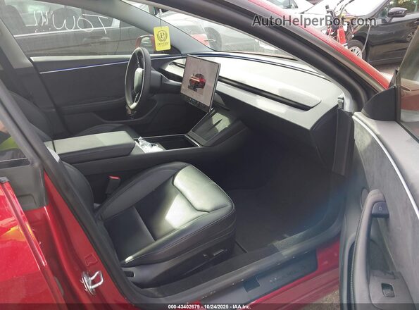 5YJ3E1EB6SF897442 2025 TESLA MODEL 3 Red წინა სალონის ხედი