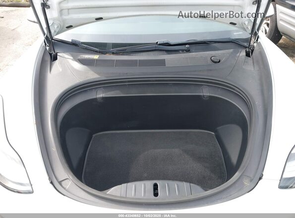 5YJ3E1EB9JF073899 2018 TESLA MODEL 3 White Rear view