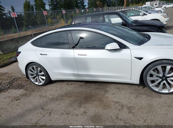 5YJ3E1EB9JF073899 2018 TESLA MODEL 3 White Rear interior view