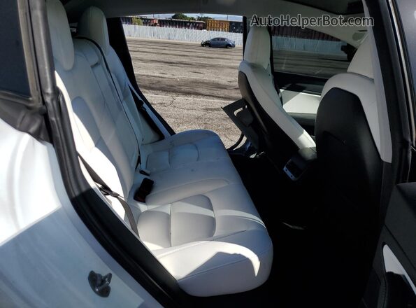 5YJ3E1EB9LF622889 2020 TESLA MODEL White Rear seats view