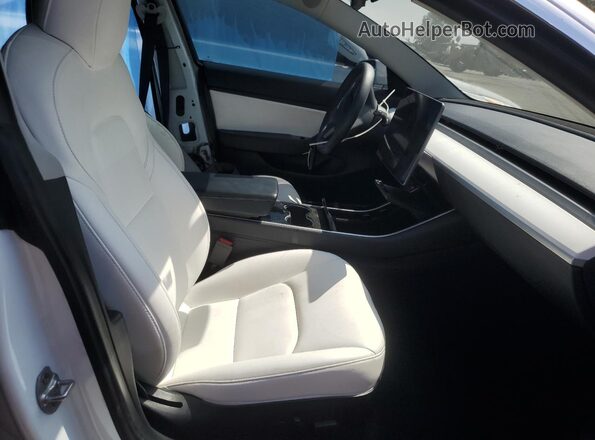 5YJ3E1EB9LF622889 2020 TESLA MODEL White Front interior view