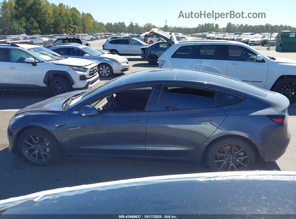 5YJ3E1EBXLF645985 2020 TESLA MODEL 3 Gray Vista interior trasera