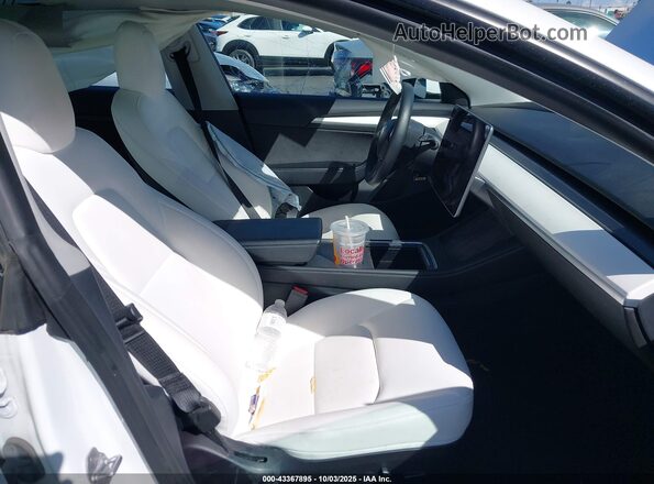 5YJ3E1EC2NF123525 2022 TESLA MODEL 3 White Widok wnętrza z przodu