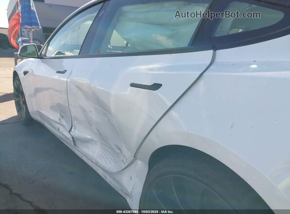 5YJ3E1EC2NF123525 2022 TESLA MODEL 3 White Widok deski rozdzielczej