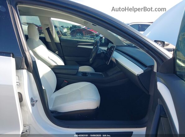 5YJ3E1EC8NF124713 2022 TESLA MODEL 3 White Vista interior delantera