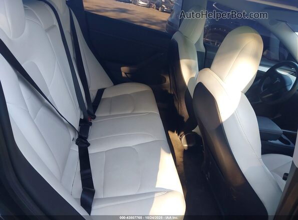 5YJ3E1ECXNF105094 2022 TESLA MODEL 3 Gray VIN sticker view