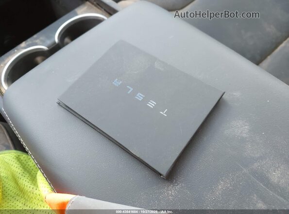 5YJ3E1ET8SF038801 2025 TESLA MODEL 3 Белый 