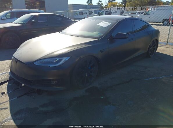 5YJSA1E48LF369718 2020 TESLA MODEL S Черный Передняя левая четверть