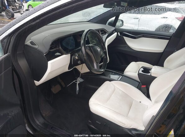 5YJXCBE29LF260804 2020 TESLA MODEL X Black Вид салону спереду