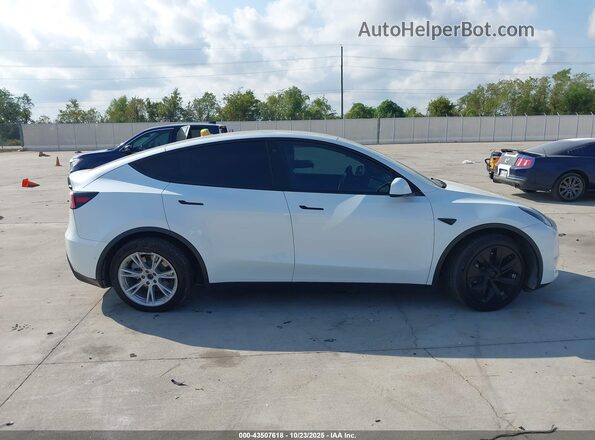 5YJYGDEE2MF174296 2021 TESLA MODEL Y Белый Вид задней части салона