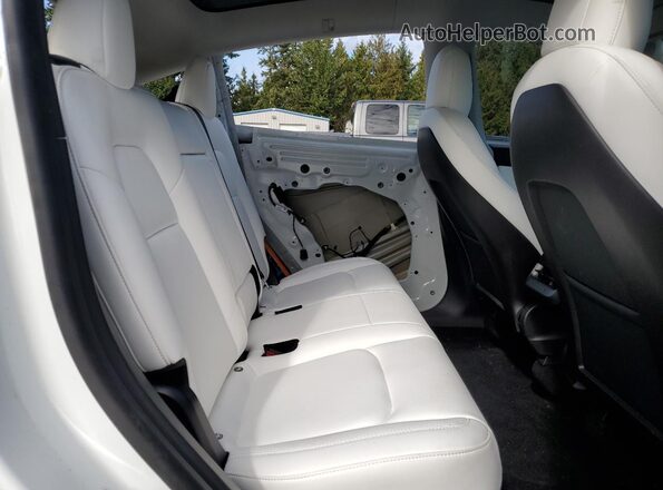 5YJYGDEE6LF023427 2020 TESLA MODEL White Widok wnętrza z tyłu