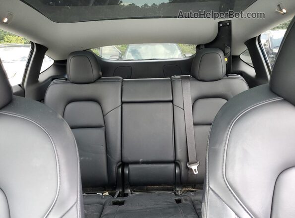 5YJYGDEE6LF059652 2020 TESLA MODEL Gray Widok tylnych siedzeń