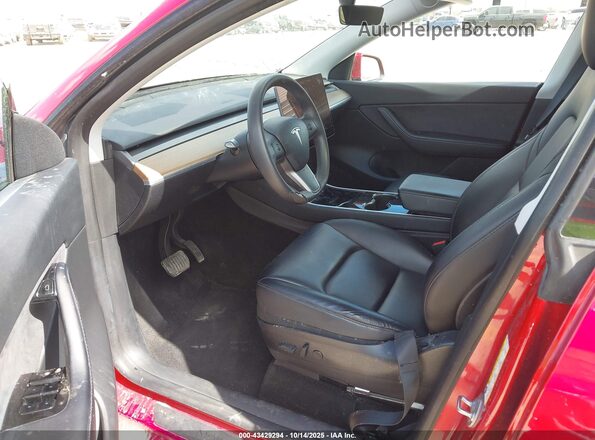 5YJYGDEE7LF047445 2020 TESLA MODEL Y Красный Вид салона спереди