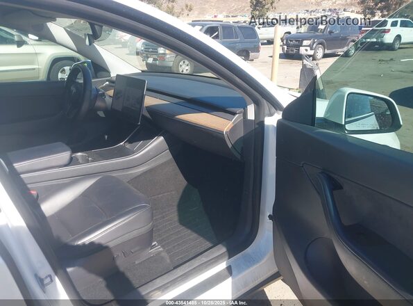 5YJYGDEE8LF015281 2020 TESLA MODEL Y White Vista interior delantera