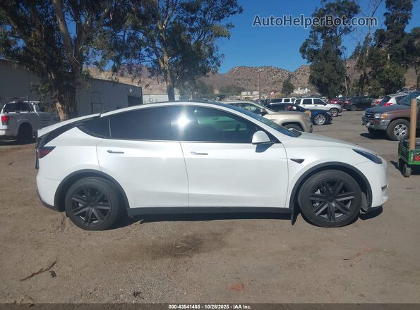 5YJYGDEE8LF015281 2020 TESLA MODEL Y White Vista interior trasera