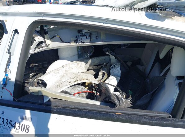 5YJYGDEE9LF039492 2020 TESLA MODEL Y White Widok tylnych siedzeń