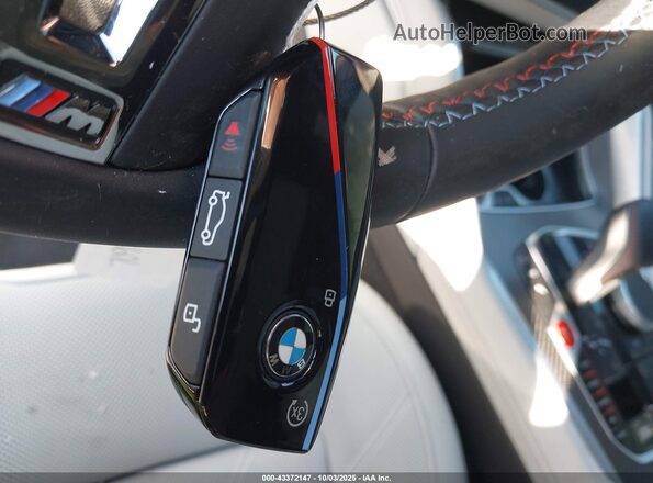 5YM23CS04S9Z08259 2025 BMW XM Белый Вид панели приборов