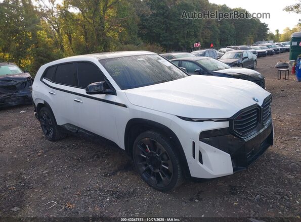 5YM23CS05R9W36590 2024 BMW XM White უკანა სალონის ხედი