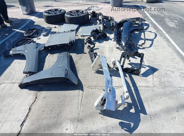 5YM23CS08R9V37679 2024 BMW XM Black 