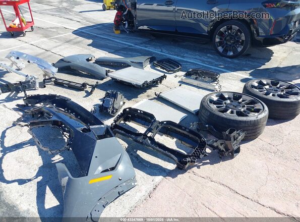 5YM23CS08R9V37679 2024 BMW XM Black 