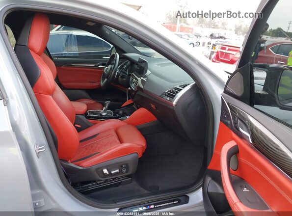 5YM23EC05R9U03237 2024 BMW X4 Gray წინა სალონის ხედი