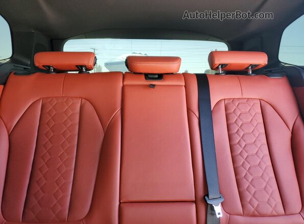 5YMTS0C03LLT10107 2020 BMW X3 Белый Вид задних сидений