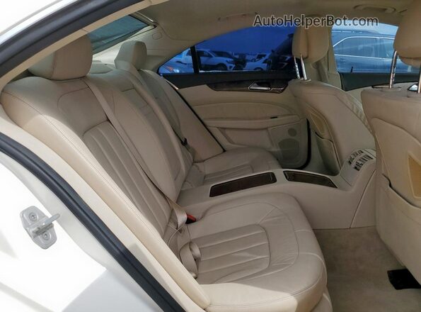 WDDLJ7DB2GA179165 2016 MERCEDES-BENZ CLS-CLASS White Widok wnętrza z tyłu