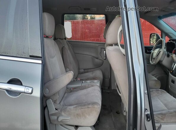 JN8AE2KPXG9156133 2016 NISSAN QUEST Gray Front interior view