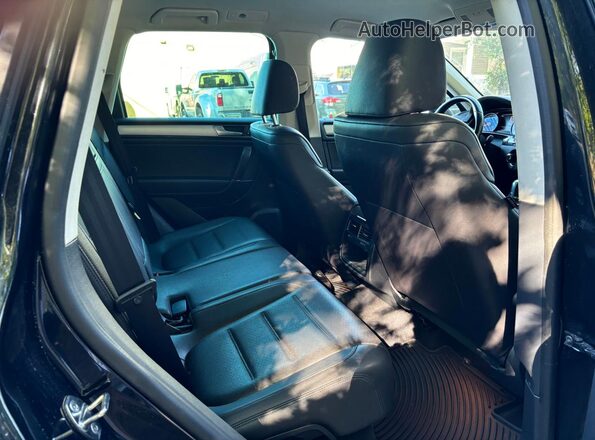 WVGEF7BP9HD004779 2017 VOLKSWAGEN TOUAREG Black 