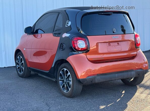 WMEFJ9BAXHK230583 2017 SMART FORTWO Orange Front right