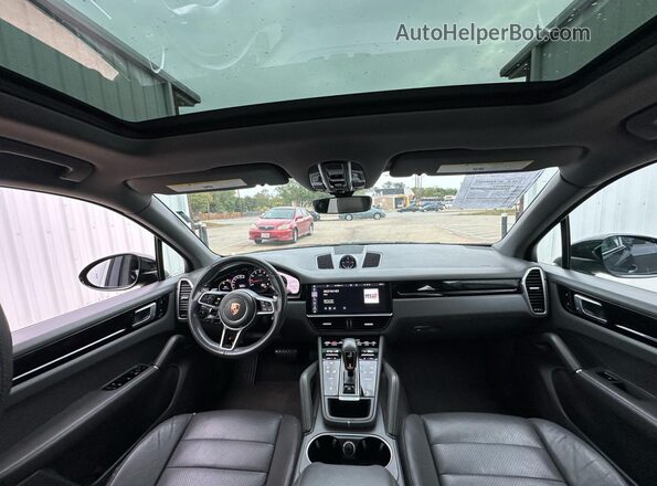 WP1AA2AY7LDA05841 2020 PORSCHE CAYENNE Black Widok tylnych siedzeń