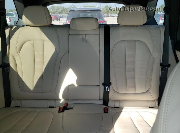 5UXCR4C0XM9H39546 2021 BMW X5 White Vista interior trasera