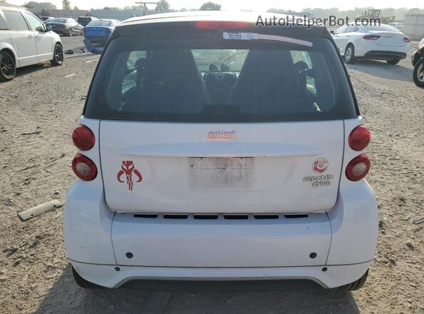 WMEEJ9AA6GK843070 2016 SMART FORTWO White Widok wnętrza z przodu